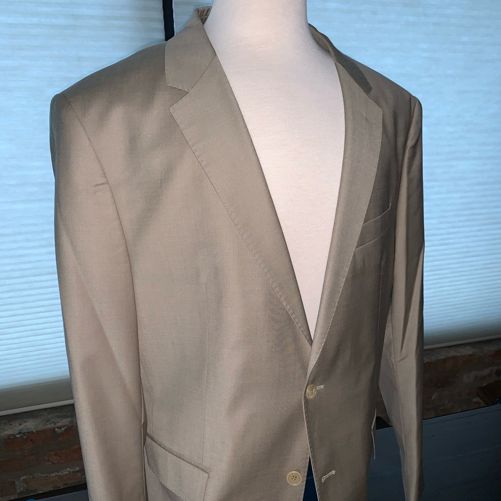 SARAR suit in Camel Size 46S Contemp Style NWOT